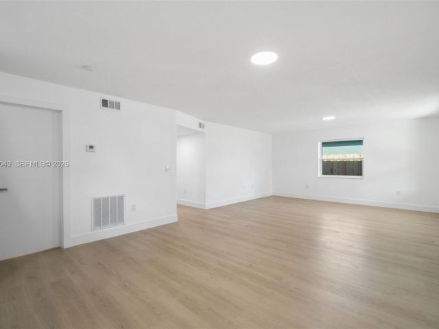 Продажа дома по адресу 2241 Hope St - фото 7515853