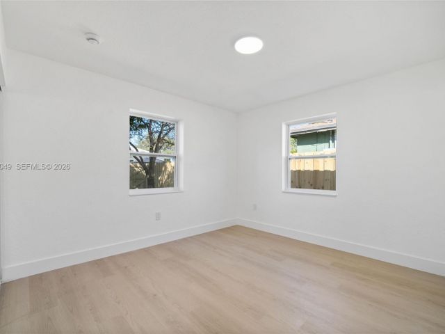 Продажа дома по адресу 2241 Hope St - фото 7515855