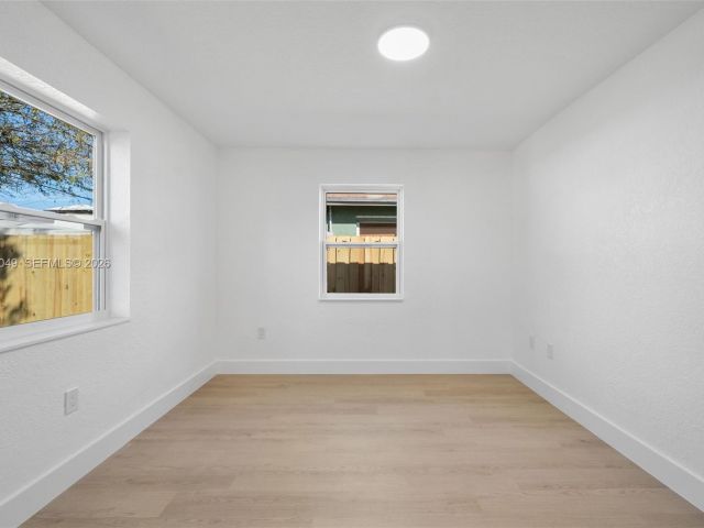 Продажа дома по адресу 2241 Hope St - фото 7515856