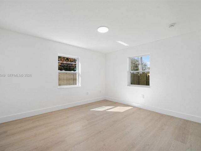 Продажа дома по адресу 2241 Hope St - фото 7515857