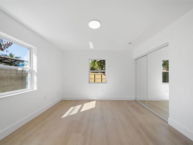 Продажа дома по адресу 2241 Hope St - фото 7515858