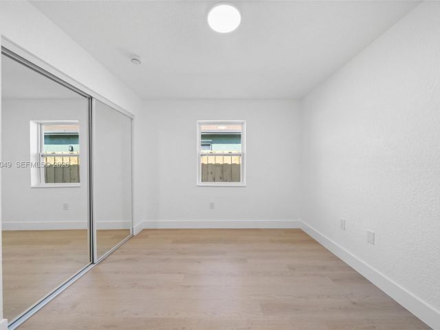 Продажа дома по адресу 2241 Hope St - фото 7515859