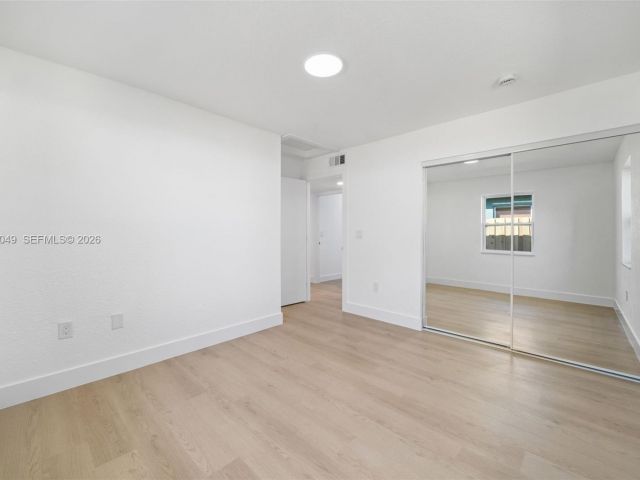 Продажа дома по адресу 2241 Hope St - фото 7515860