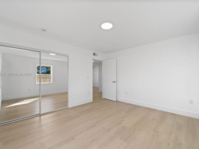 Продажа дома по адресу 2241 Hope St - фото 7515861