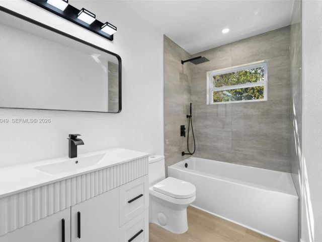 Продажа дома по адресу 2241 Hope St - фото 7515864