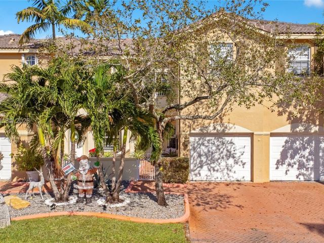 Дом в аренду по адресу 11261 NW 55th Ln - фото 7517136