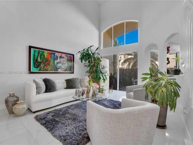 Дом в аренду по адресу 11261 NW 55th Ln - фото 7517138