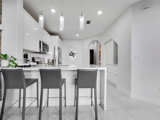 Дом в аренду по адресу 11261 NW 55th Ln - фото 7517145