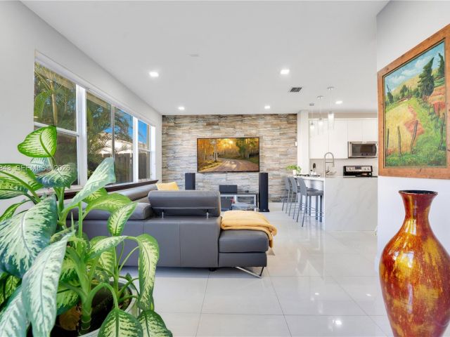 Дом в аренду по адресу 11261 NW 55th Ln - фото 7517147