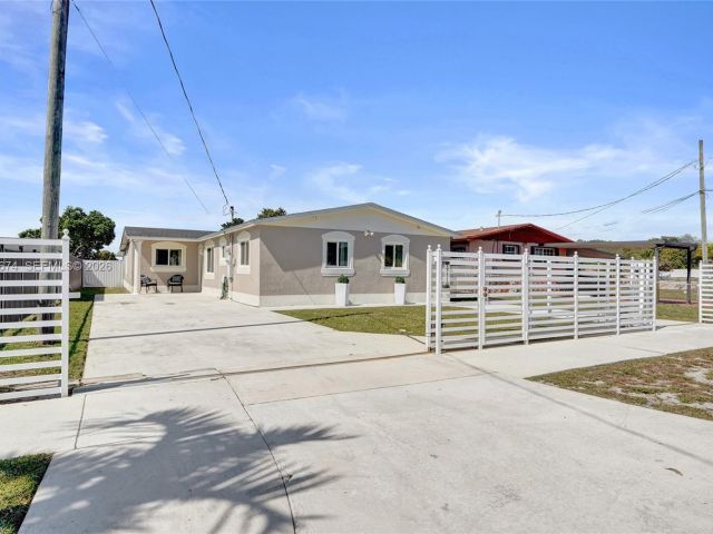 Продажа дома по адресу 17110 NW 19th Ave - фото 7516504