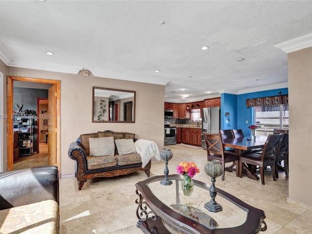 Продажа дома по адресу 17110 NW 19th Ave - фото 7516509