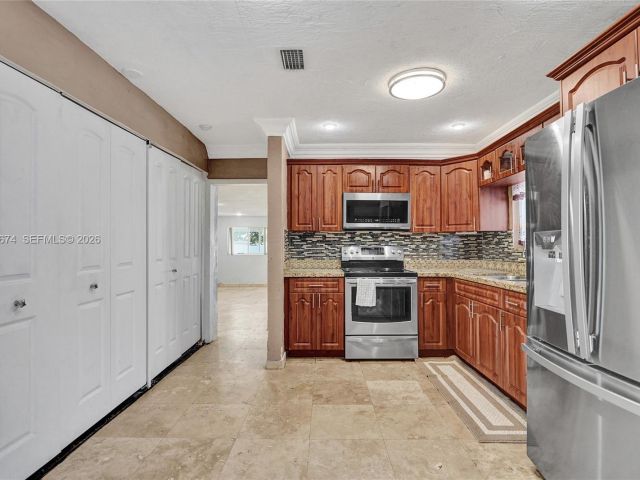 Продажа дома по адресу 17110 NW 19th Ave - фото 7516515