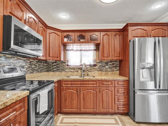 Продажа дома по адресу 17110 NW 19th Ave - фото 7516517