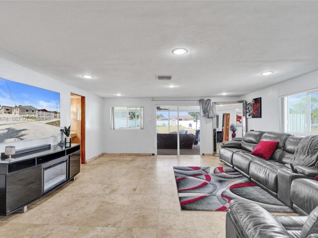 Продажа дома по адресу 17110 NW 19th Ave - фото 7516522