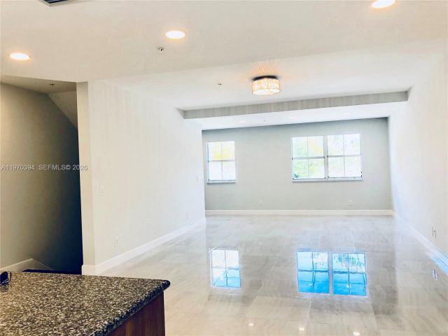 Дом в аренду по адресу 621 NE 8th Ave - фото 7483061