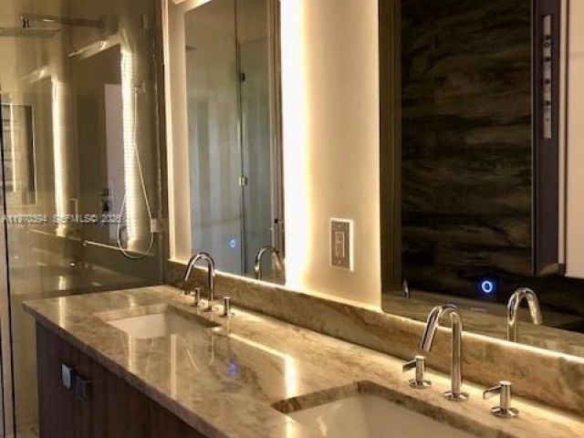 Дом в аренду по адресу 621 NE 8th Ave - фото 7483064