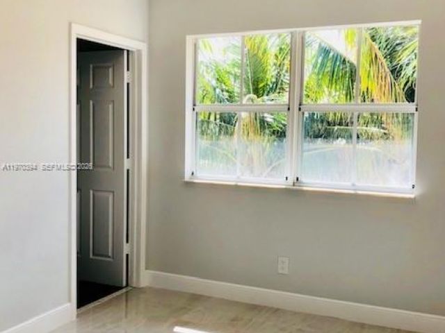 Дом в аренду по адресу 621 NE 8th Ave - фото 7483071