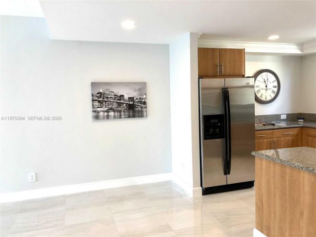 Дом в аренду по адресу 621 NE 8th Ave - фото 7483073