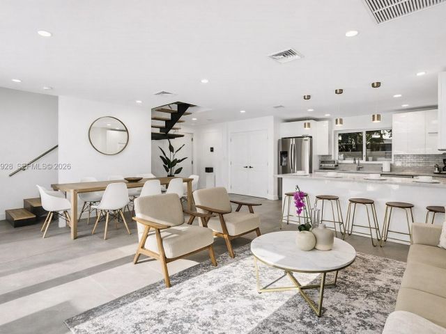 Продажа дома по адресу 417 SW 15th St - фото 7533495