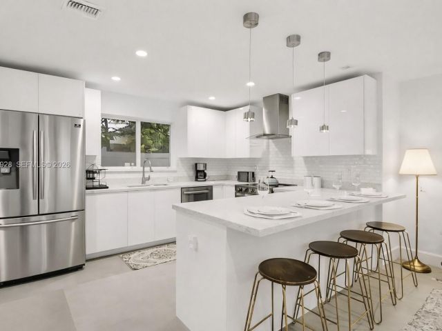 Продажа дома по адресу 417 SW 15th St - фото 7533498