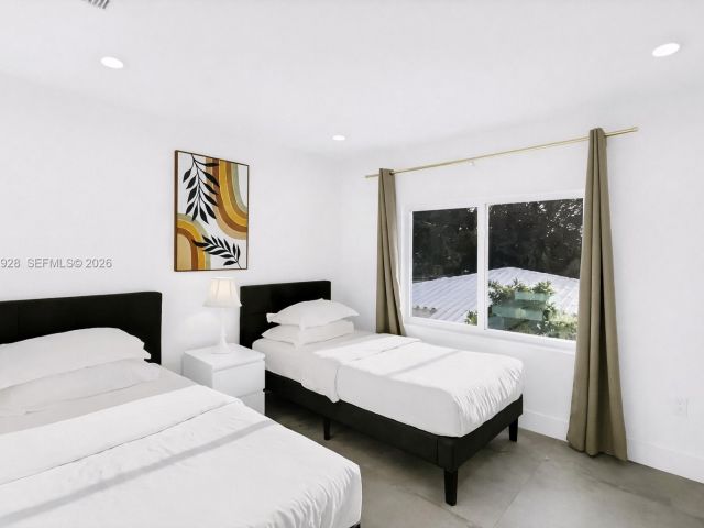 Продажа дома по адресу 417 SW 15th St - фото 7533505