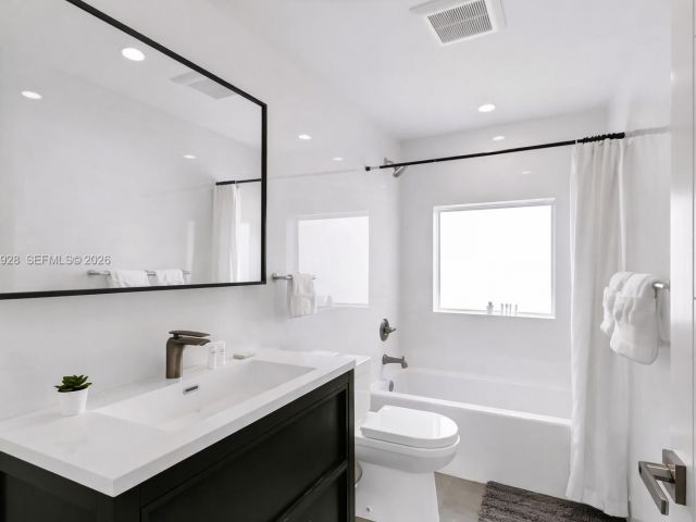 Продажа дома по адресу 417 SW 15th St - фото 7533506