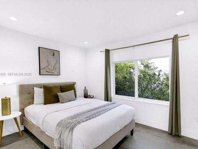 Продажа дома по адресу 417 SW 15th St - фото 7533507