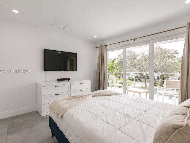 Продажа дома по адресу 417 SW 15th St - фото 7533509