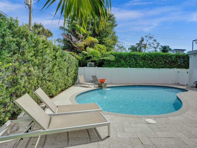 Продажа дома по адресу 417 SW 15th St - фото 7533511