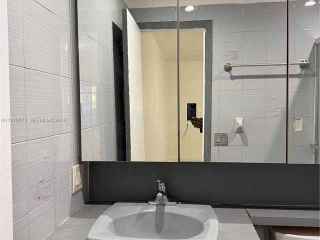 Дом в аренду по адресу 470 NE 127th St - фото 7475667