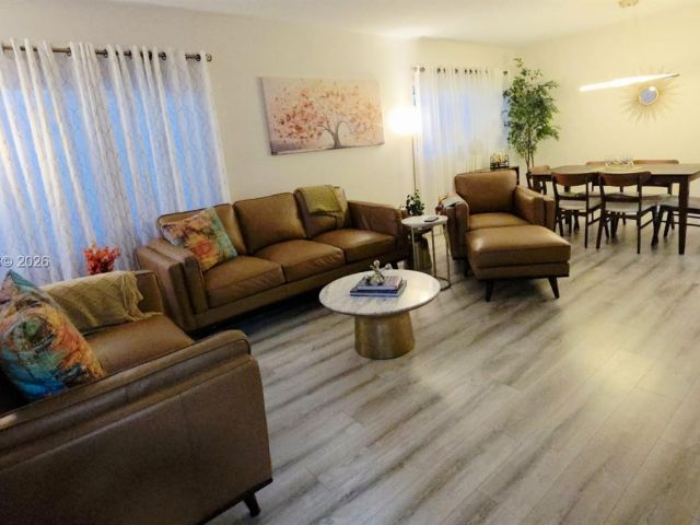 Продажа дома по адресу 5870 NW 38th St - фото 7519141