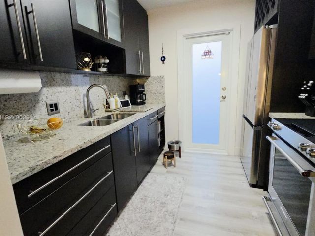 Продажа дома по адресу 5870 NW 38th St - фото 7519144