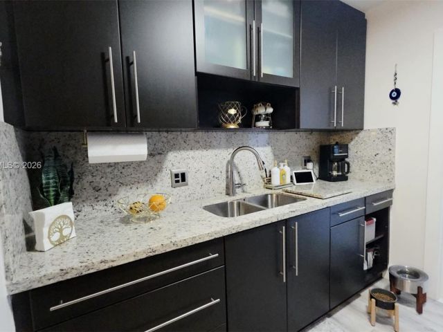 Продажа дома по адресу 5870 NW 38th St - фото 7519145