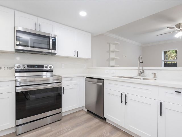 Продажа дома по адресу 8902 NW 109th Ct 1203 - фото 7486298