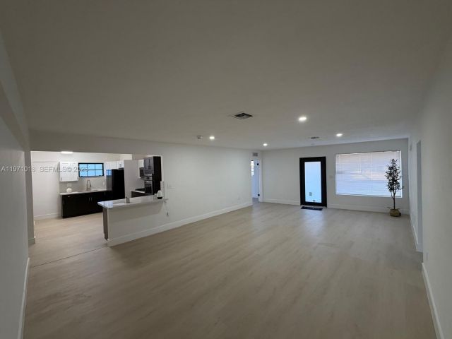 Продажа дома по адресу 18712 NW 23rd Ct - фото 7535118