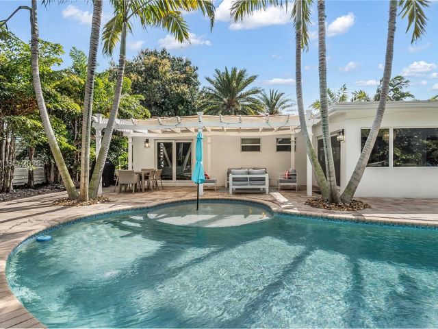 Продажа дома по адресу 2037 Windward Dr - фото 7466909