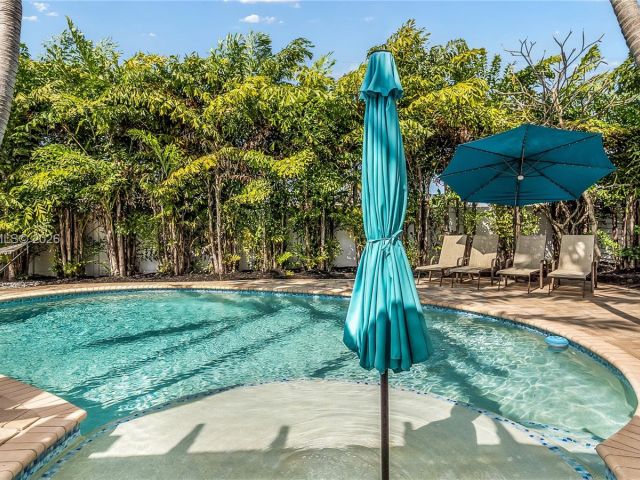 Продажа дома по адресу 2037 Windward Dr - фото 7466912