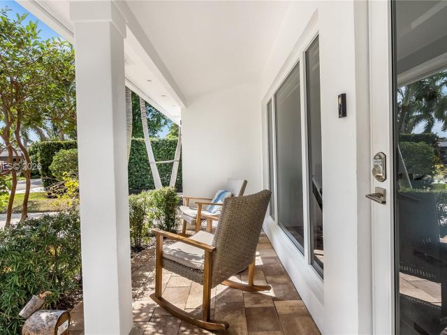 Продажа дома по адресу 2037 Windward Dr - фото 7466917