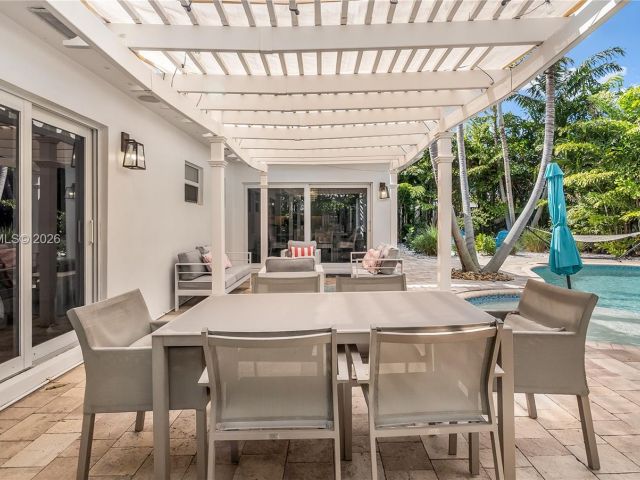 Продажа дома по адресу 2037 Windward Dr - фото 7466918