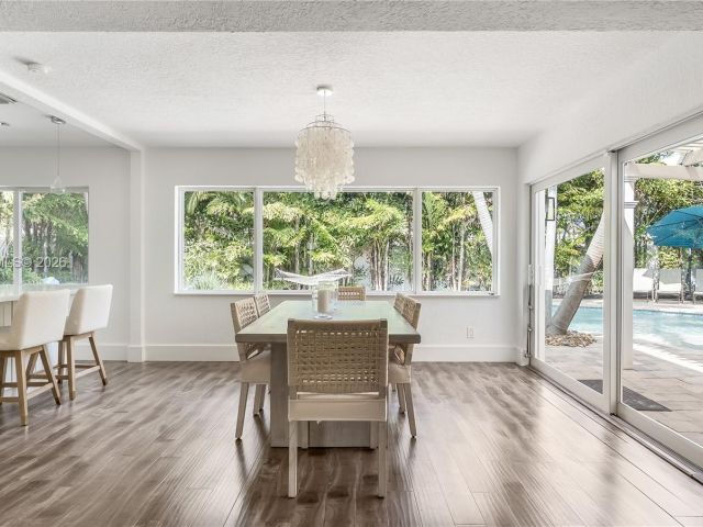 Продажа дома по адресу 2037 Windward Dr - фото 7466919