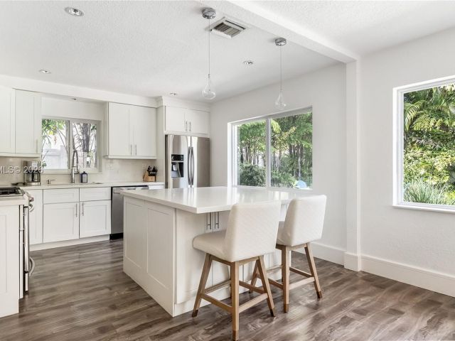 Продажа дома по адресу 2037 Windward Dr - фото 7466921