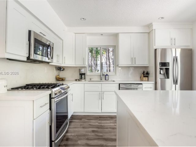 Продажа дома по адресу 2037 Windward Dr - фото 7466922