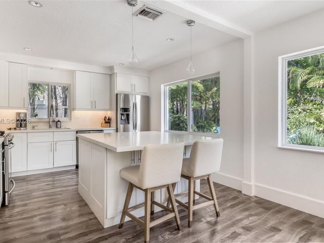 Продажа дома по адресу 2037 Windward Dr - фото 7466925