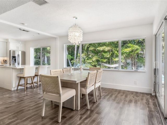 Продажа дома по адресу 2037 Windward Dr - фото 7466926