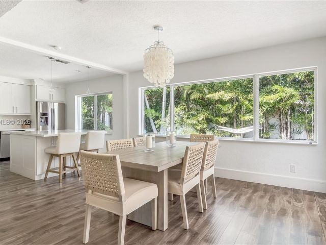 Продажа дома по адресу 2037 Windward Dr - фото 7466927