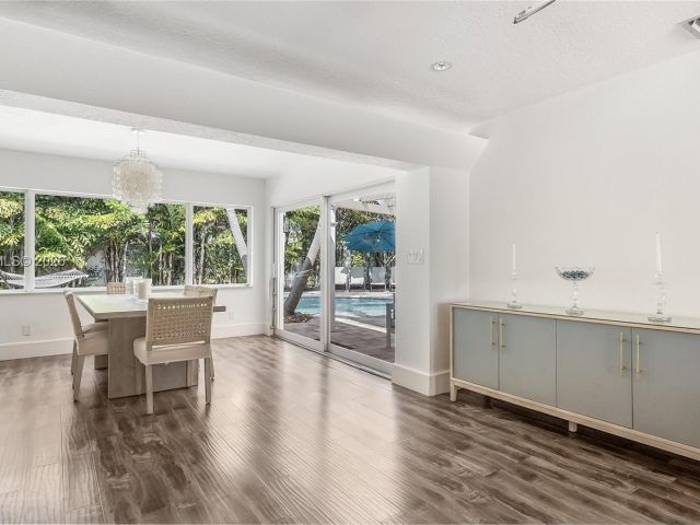 Продажа дома по адресу 2037 Windward Dr - фото 7466928