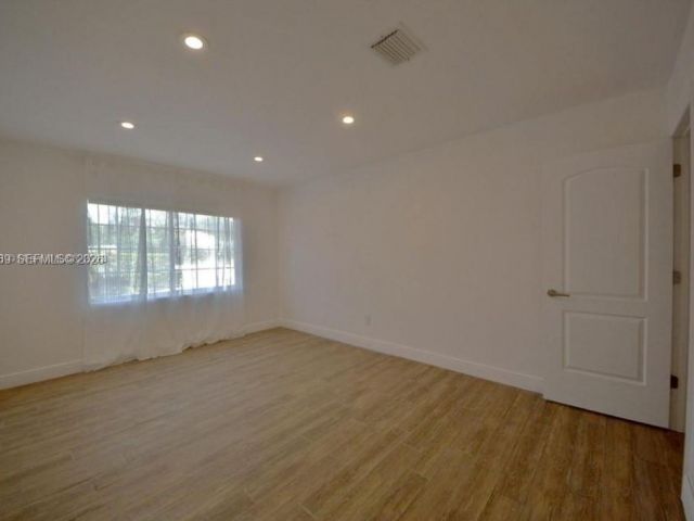 Дом в аренду по адресу 510 Bird Rd . - фото 7471166