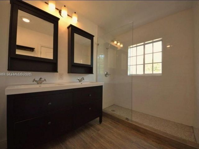 Дом в аренду по адресу 510 Bird Rd . - фото 7471168