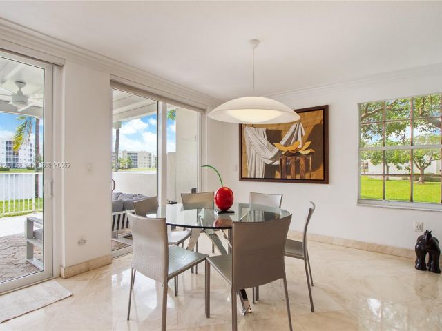 Дом в аренду по адресу 6407 NW 109th Ave 6407 - фото 7486323