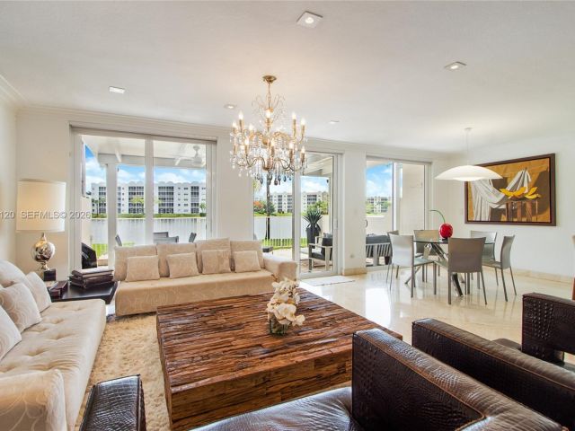 Дом в аренду по адресу 6407 NW 109th Ave 6407 - фото 7486324